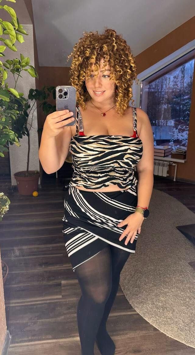 Hanna Zimmer Big Hair, Bigger Tits