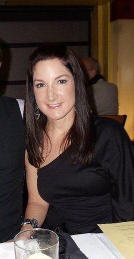 Michelle mostrando sus sorprendentemente grandes tetas en Mardi Gras