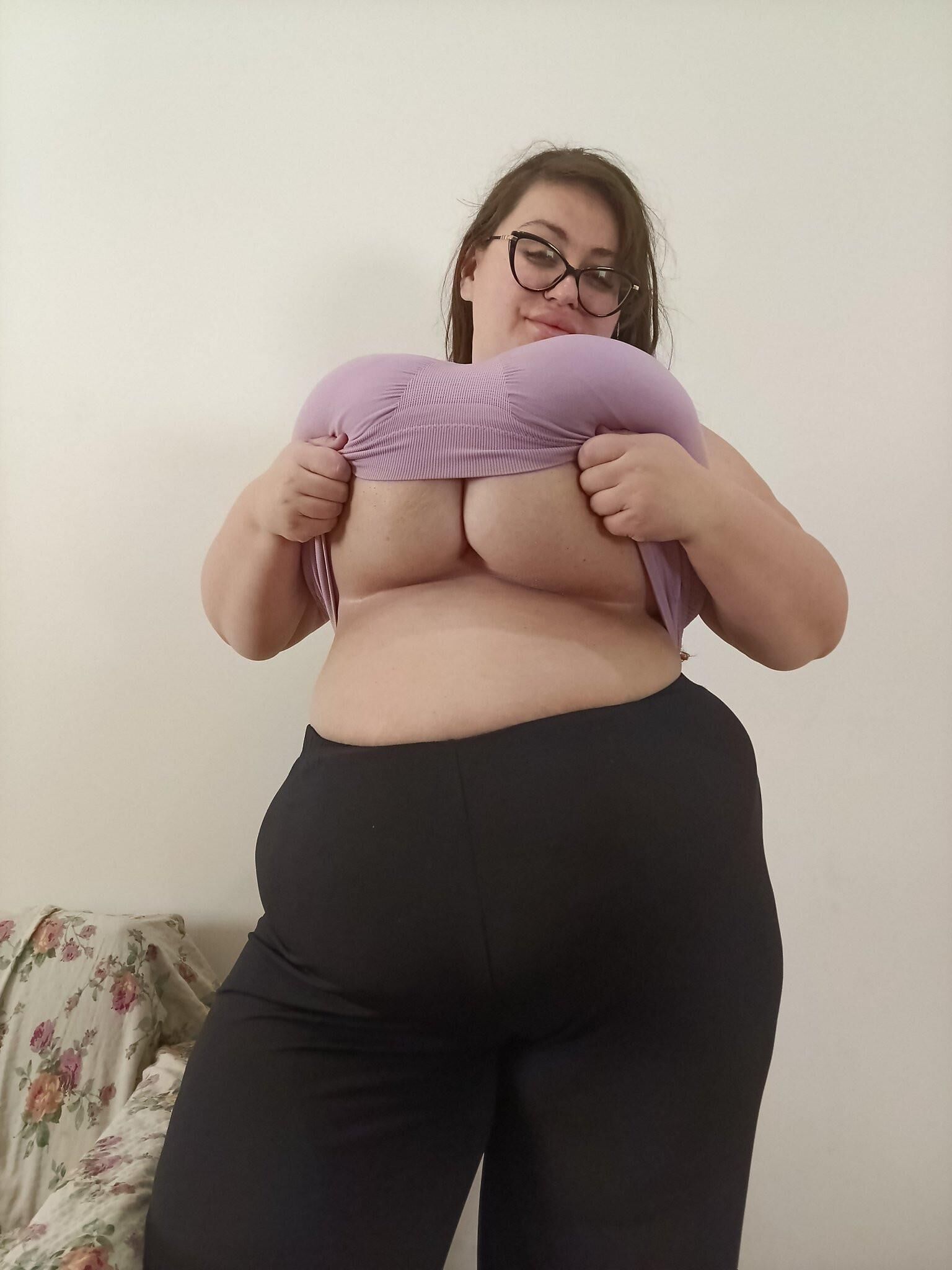 BBW Mom Nina enthüllt endlich ihren BBW -Körper