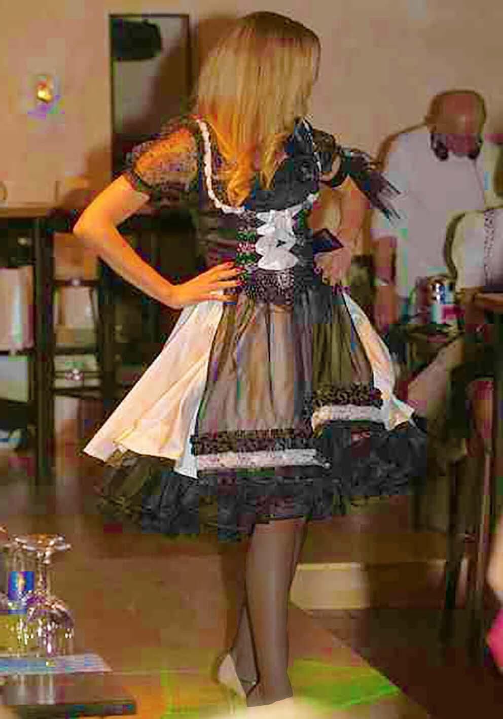 Fesche madln im dirndl zum vierhunderfünft`n