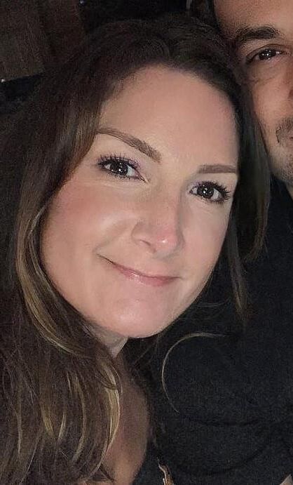 Michelle mostrando sus sorprendentemente grandes tetas en Mardi Gras