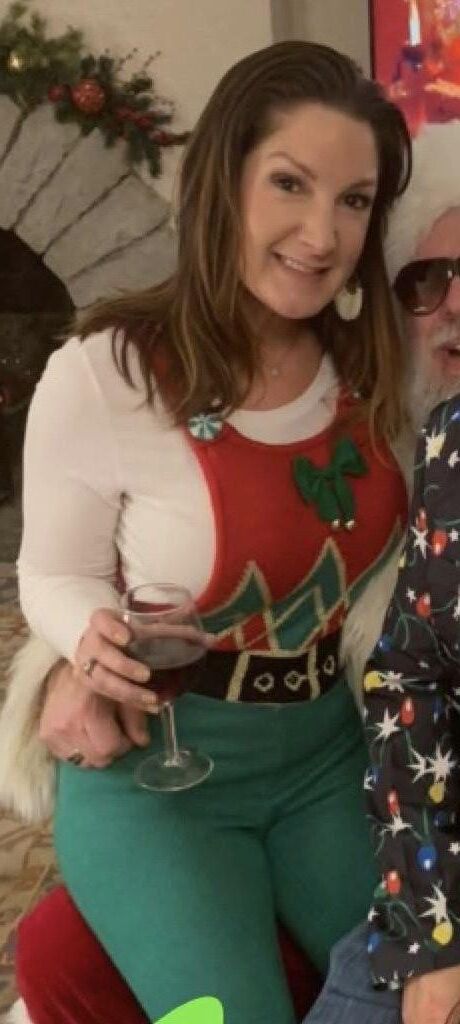 Michelle mostrando sus sorprendentemente grandes tetas en Mardi Gras