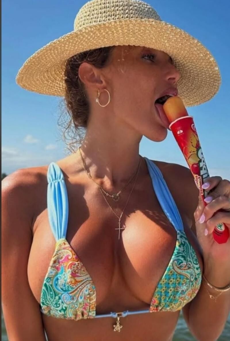 Busty bikini babes 