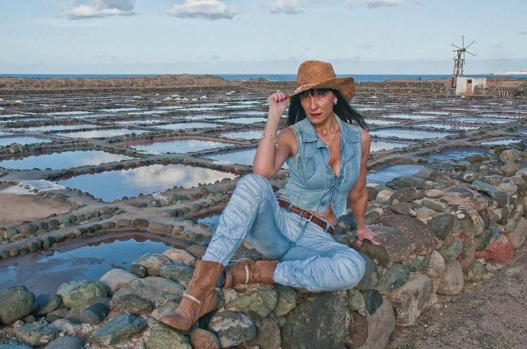 ROSA CUADRADO FERNANDEZ MATURE MODEL