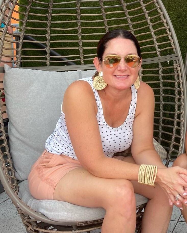 Michelle mostrando sus sorprendentemente grandes tetas en Mardi Gras