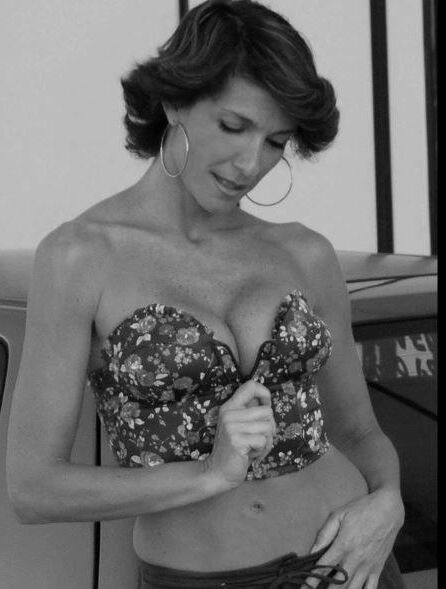 ROSA CUADRADO FERNANDEZ MATURE MODEL
