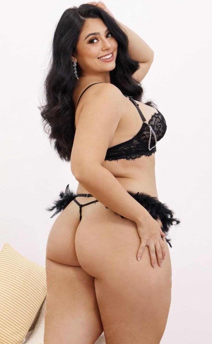 thicc、ぽっちゃり、巨乳モデル