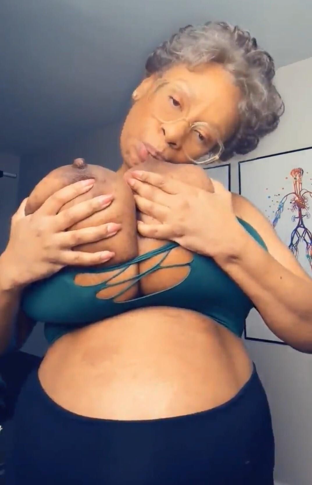 Tetas de abuela negra jumbo