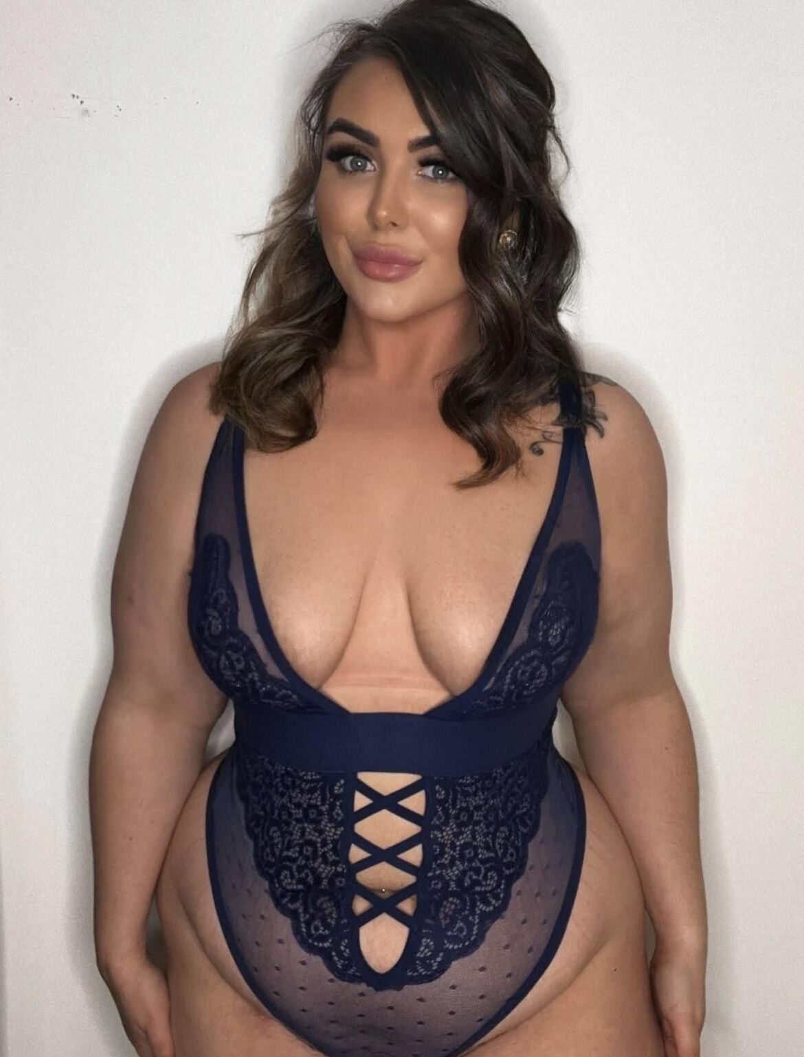 thicc、ぽっちゃり、巨乳モデル