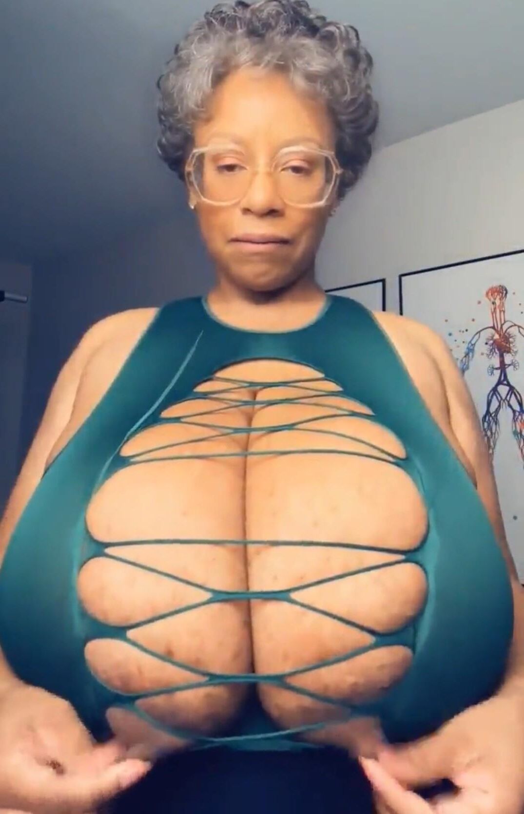 Tetas de abuela negra jumbo