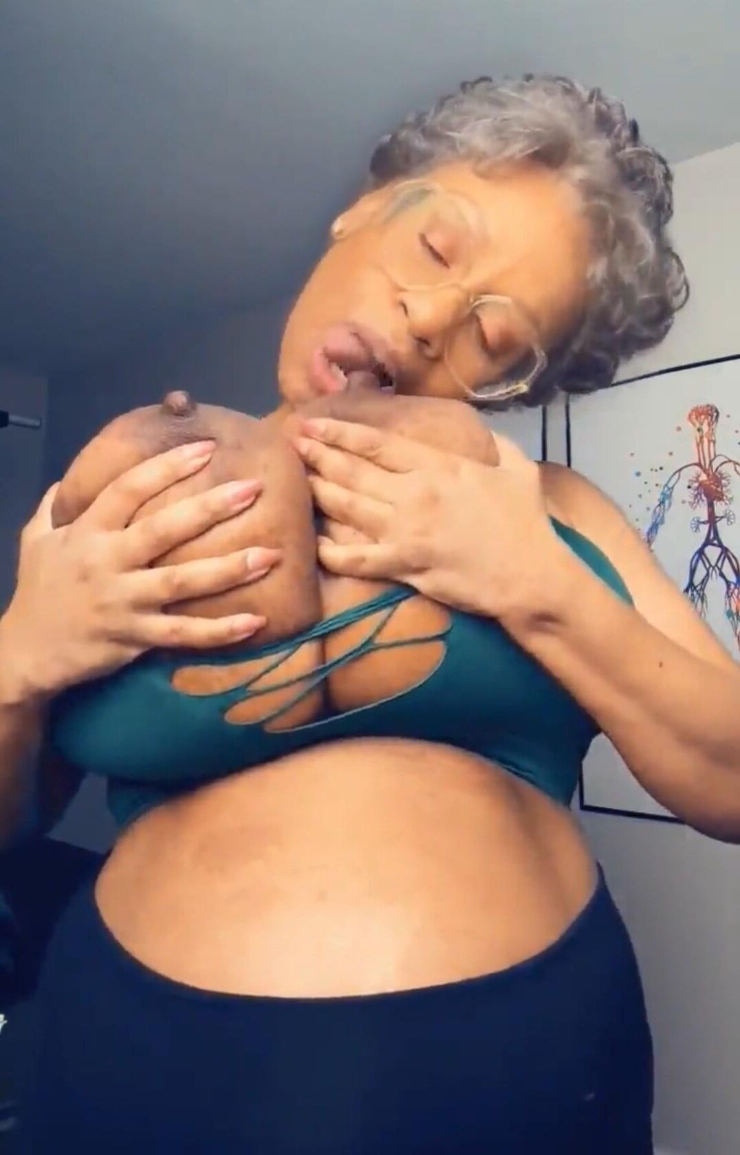 Tetas de abuela negra jumbo