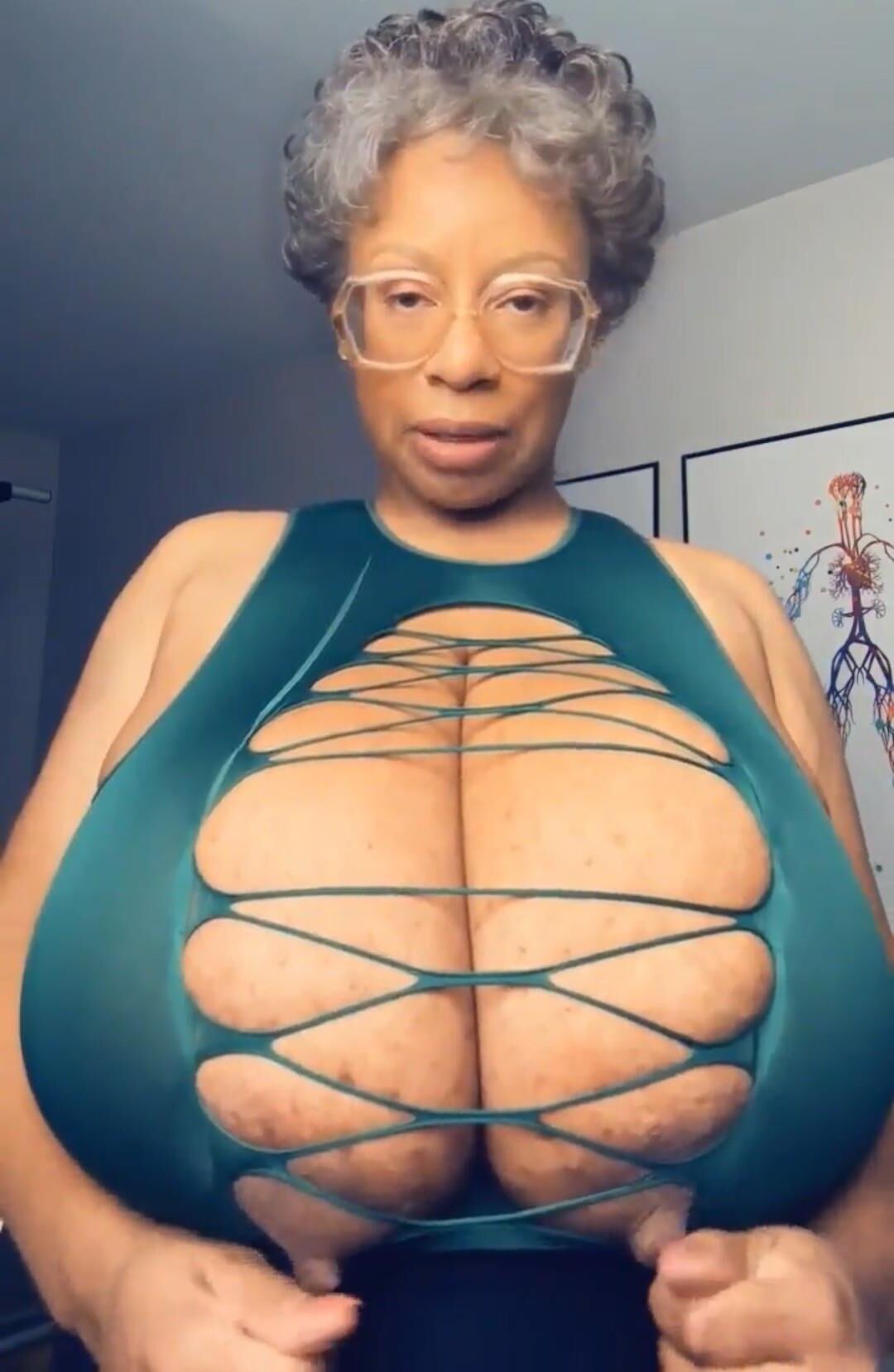 Tetas de abuela negra jumbo