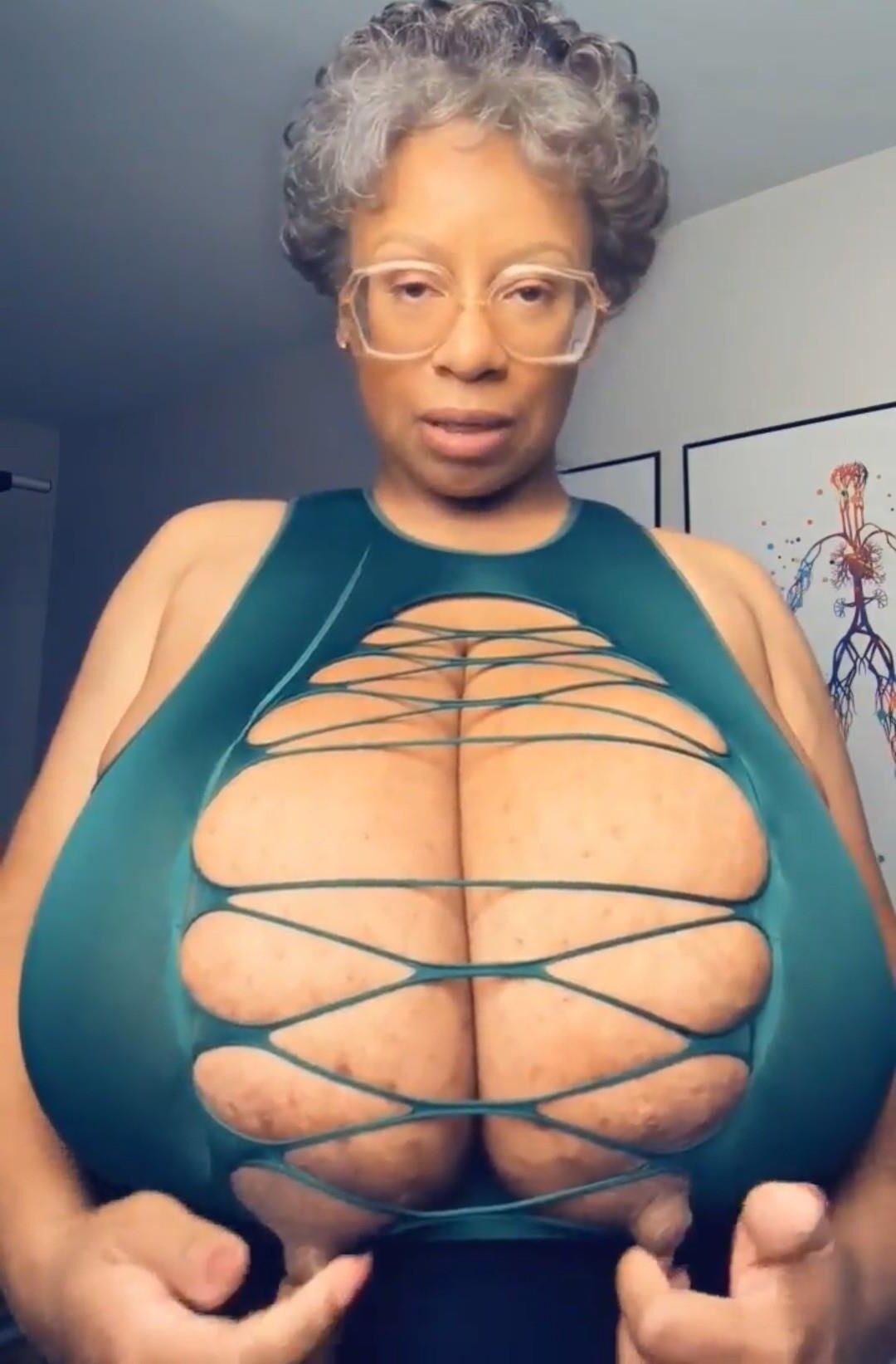 Tetas de abuela negra jumbo