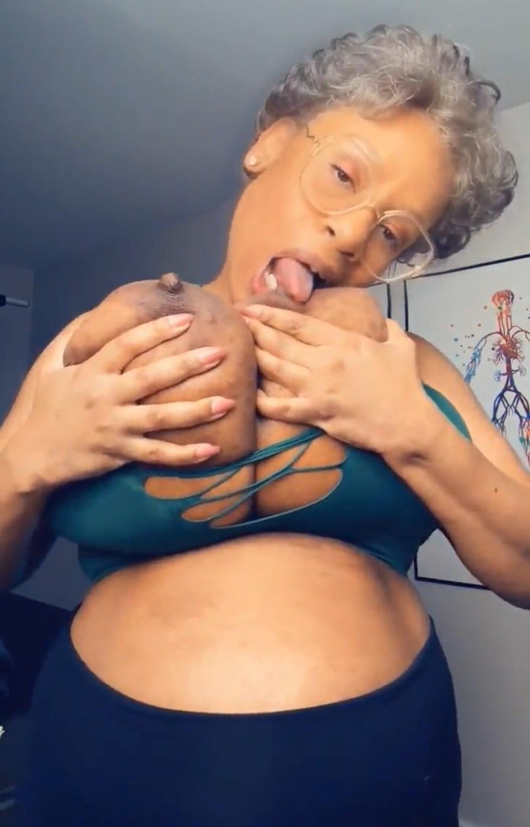 Tetas de abuela negra jumbo