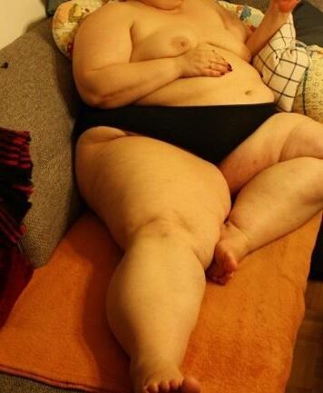Awesome SSBBW shows insane fat body