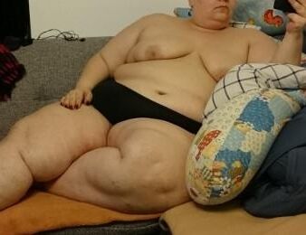 Awesome SSBBW shows insane fat body