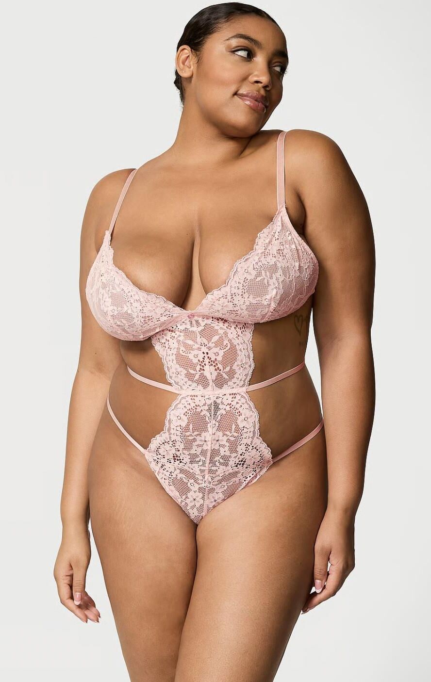thicc、ぽっちゃり、巨乳モデル