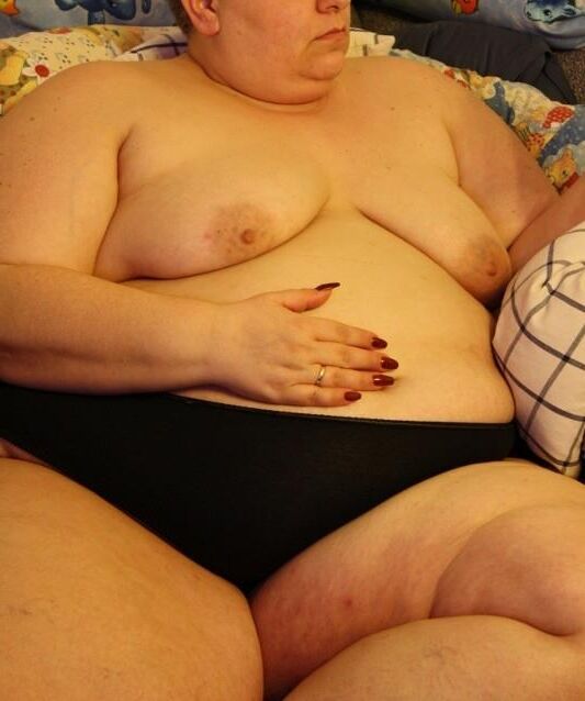 Awesome SSBBW shows insane fat body