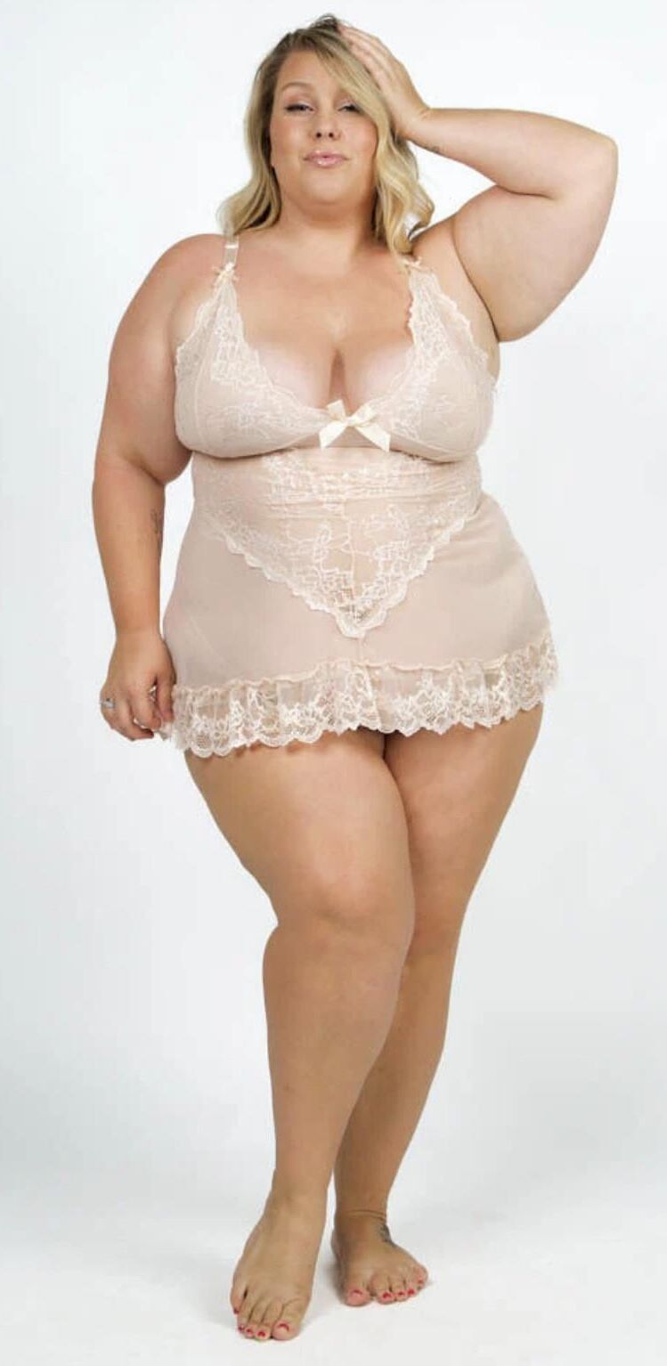 thicc、ぽっちゃり、巨乳モデル