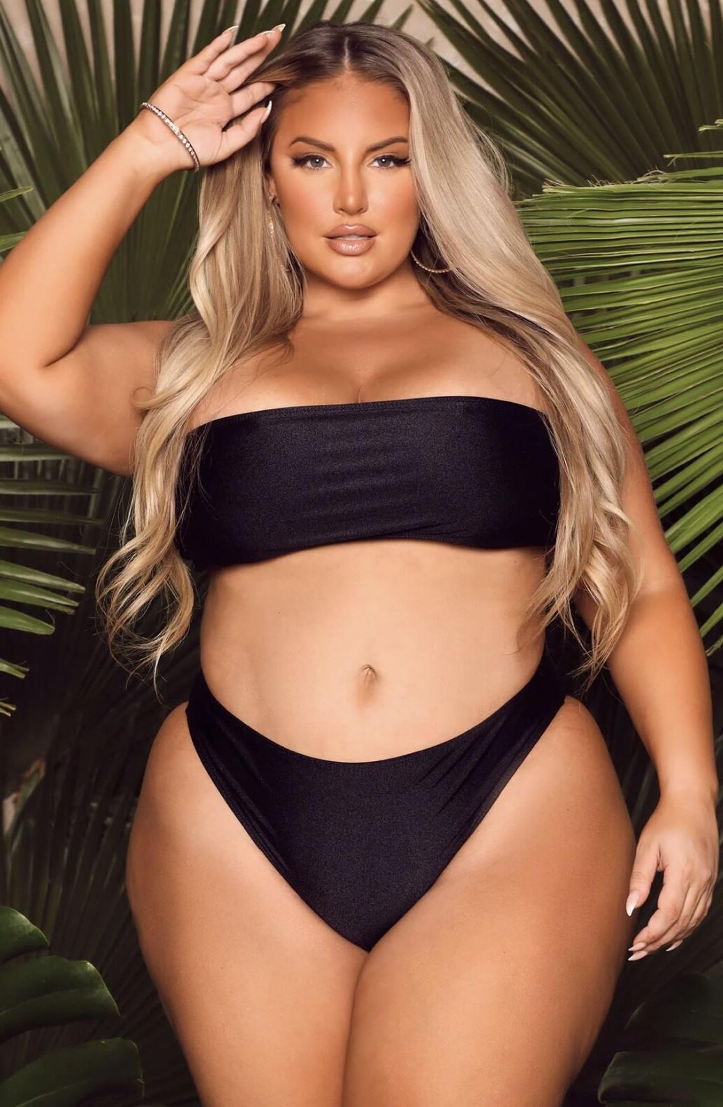 thicc、ぽっちゃり、巨乳モデル