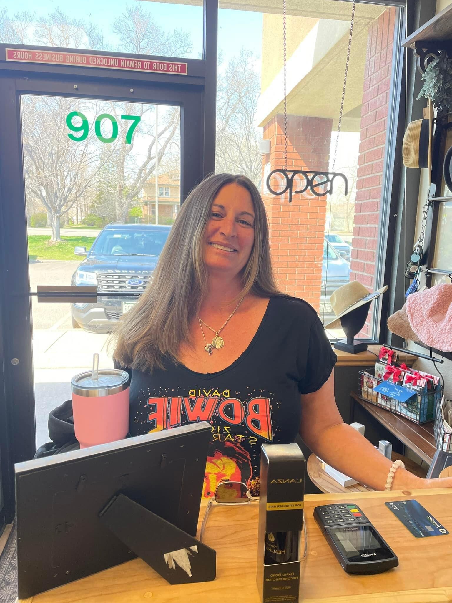 Tracie shows off her bit tits at mardi gras
