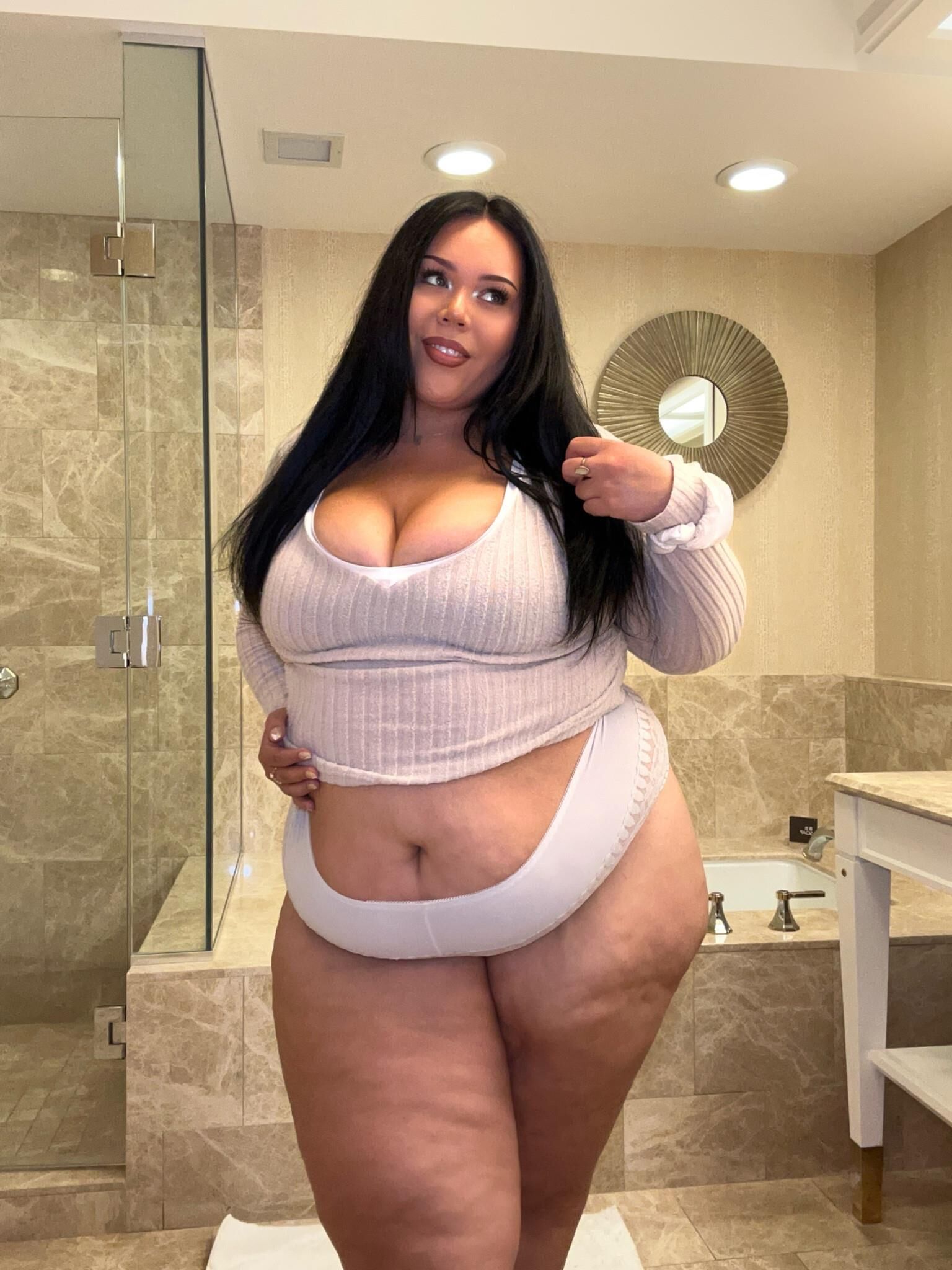 Juwlieah riesige buttfilipinas bbw Schönheit Brünette gemischte heiße Aufnahmen