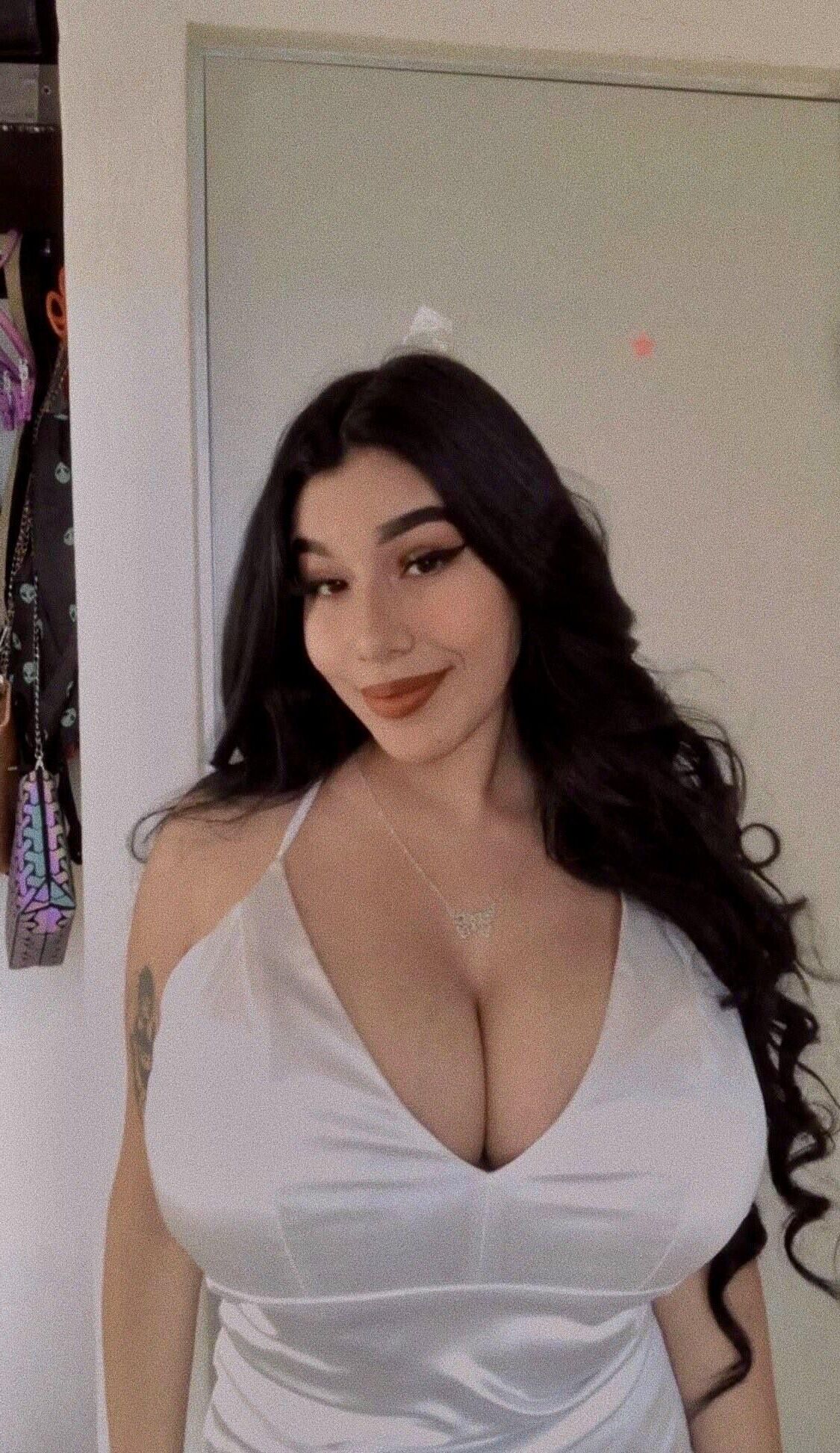 ¡Mis grandes tetas latinas para grandes pollas gordas!