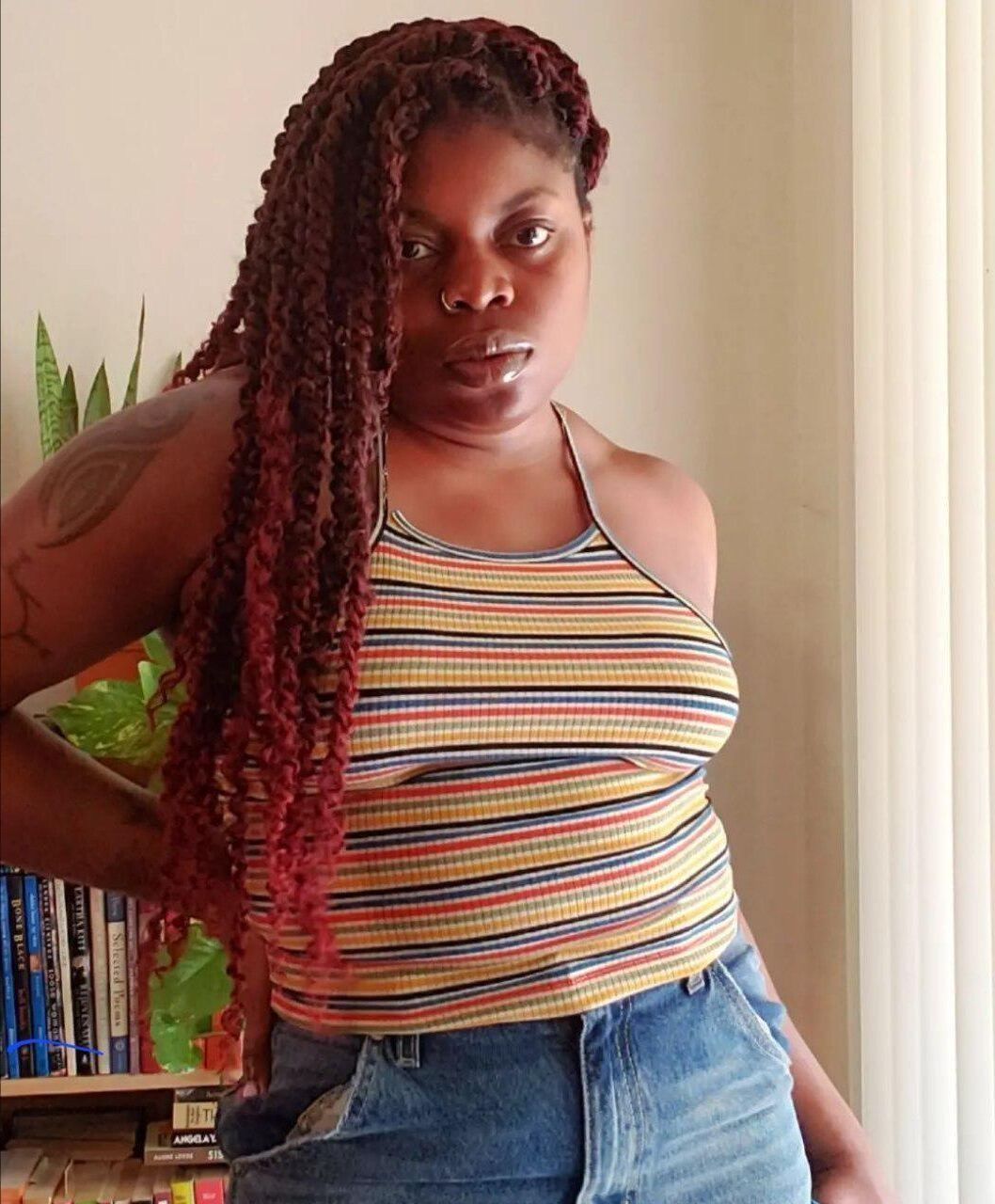 Step sis says comment your custom nude for a free pic 