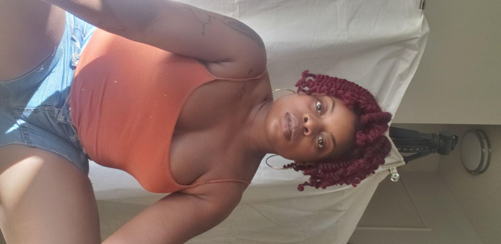 Step sis says comment your custom nude for a free pic 