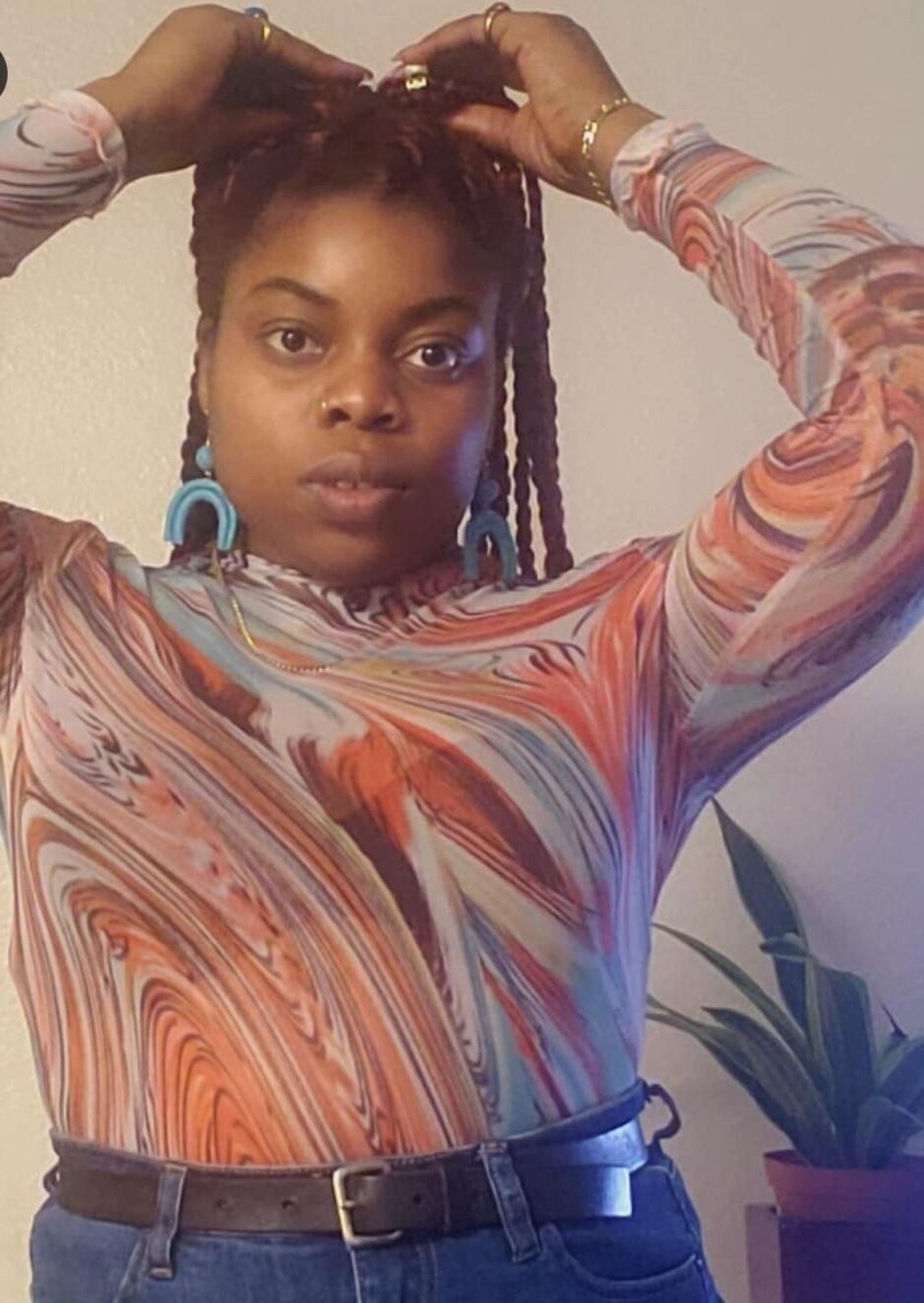 Step sis says comment your custom nude for a free pic 