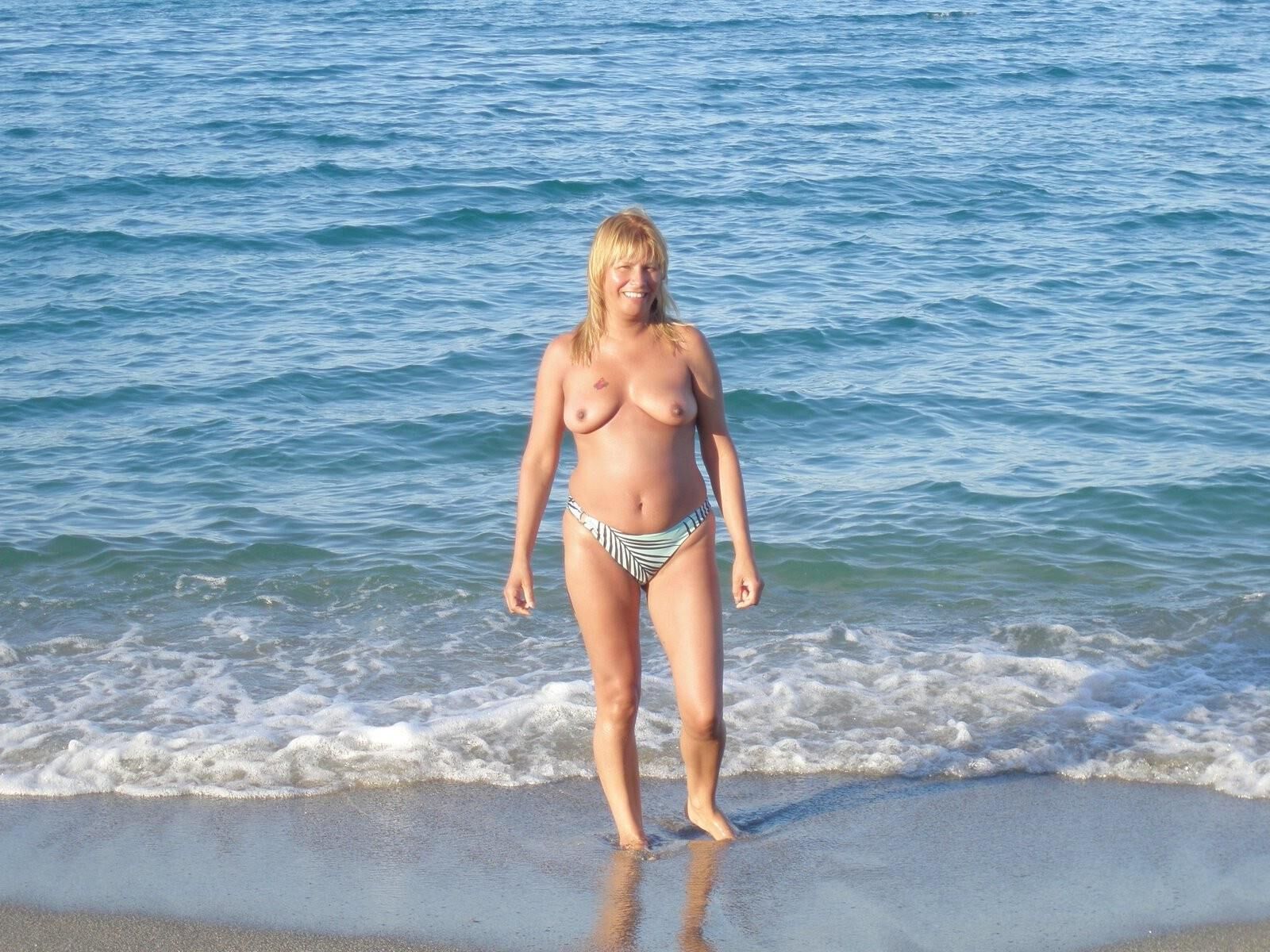 Topless beach babes