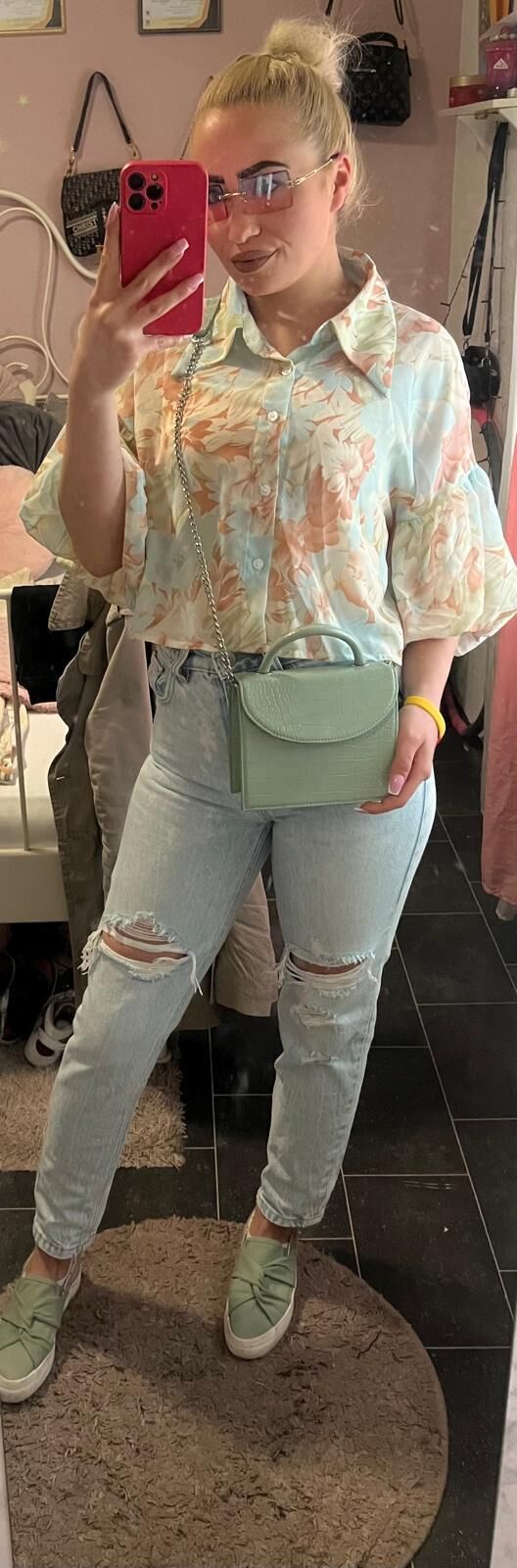 Comment my gf! 