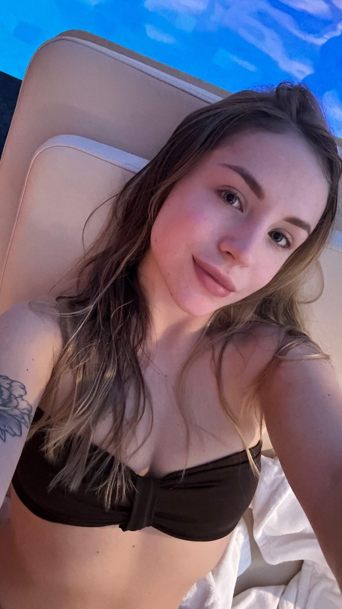 Look at my photos and jerk off