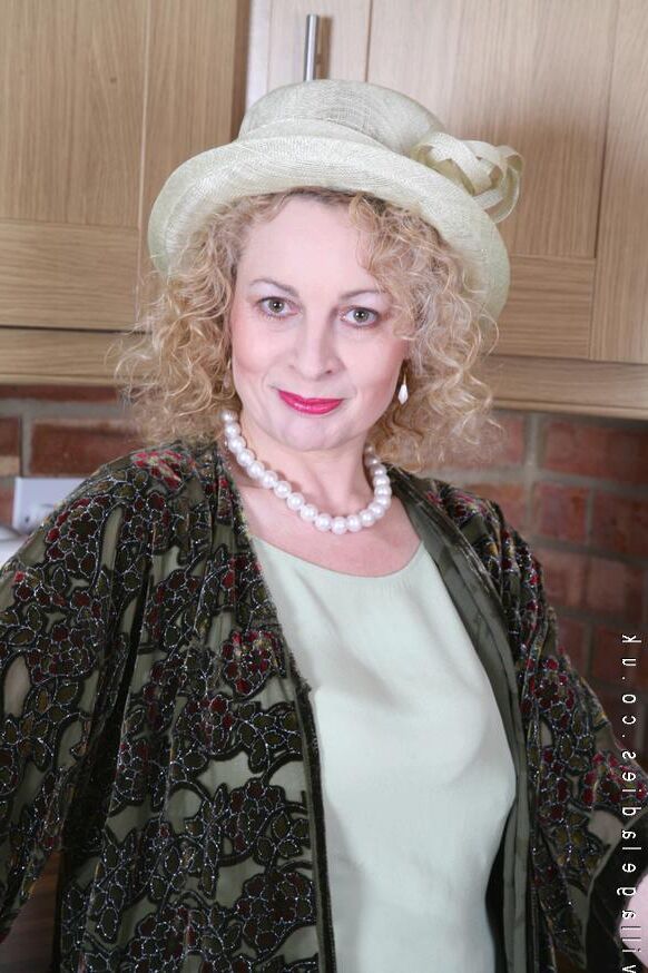 Tetona señora C en la cocina
