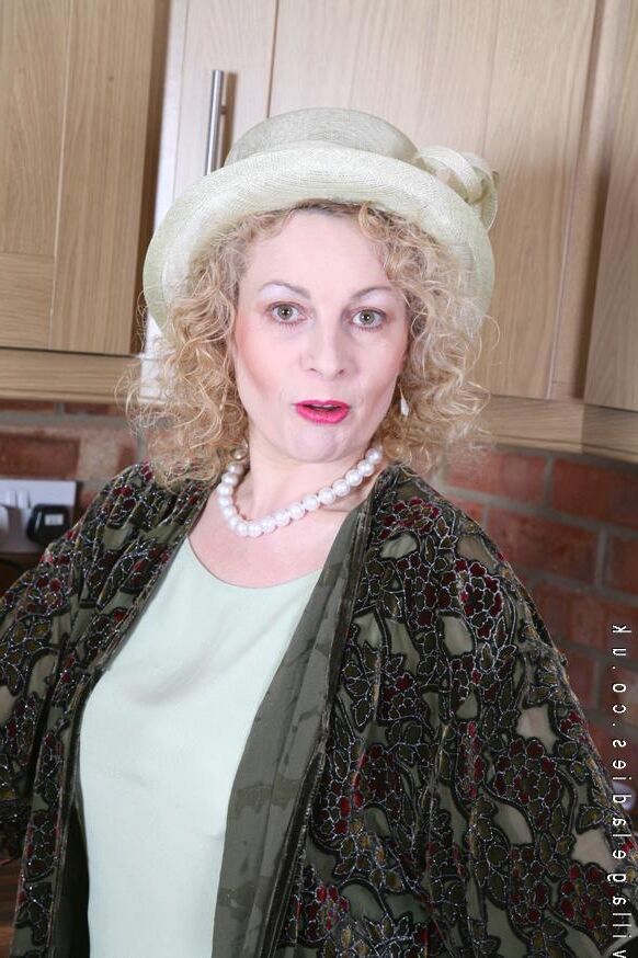 Tetona señora C en la cocina