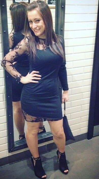 Stunning MILF Nicole