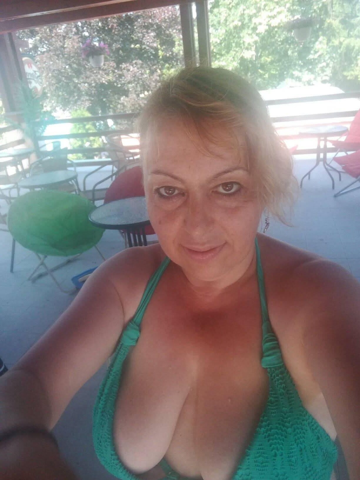 Sexy hungary mom
