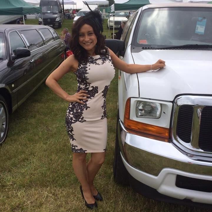 Stunning MILF Nicole