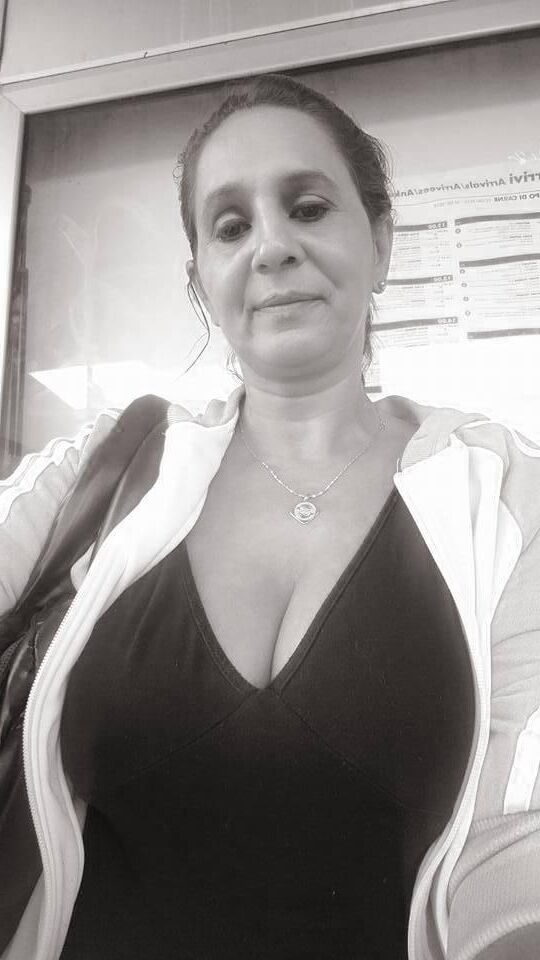  	 Marieta a Gipsy MILF from Romania P.