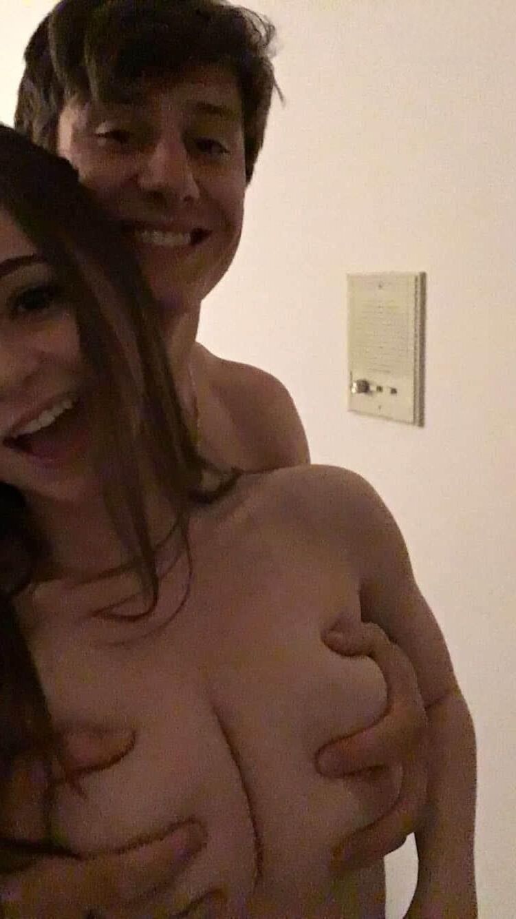 Meet your new webslut Mia