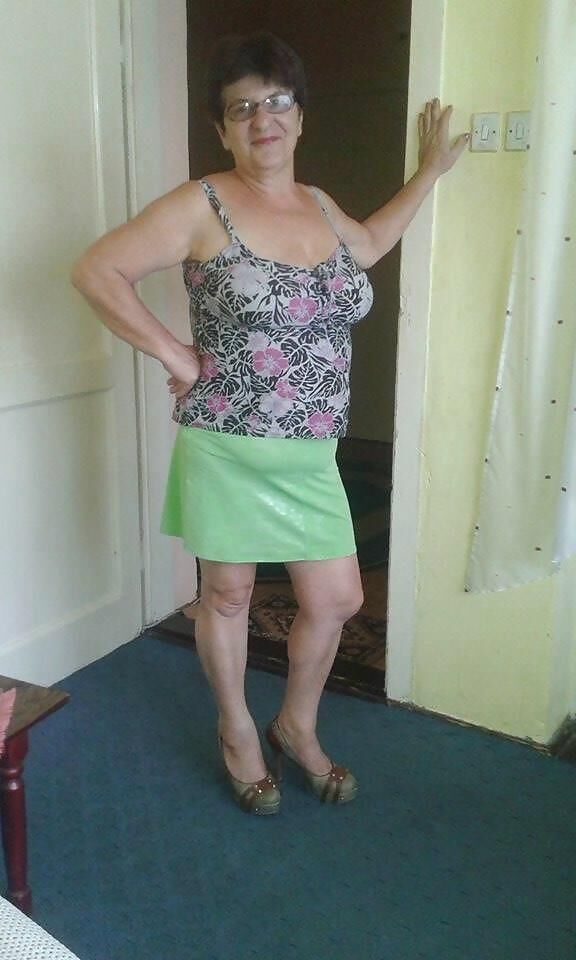 BUSTY GRANNY