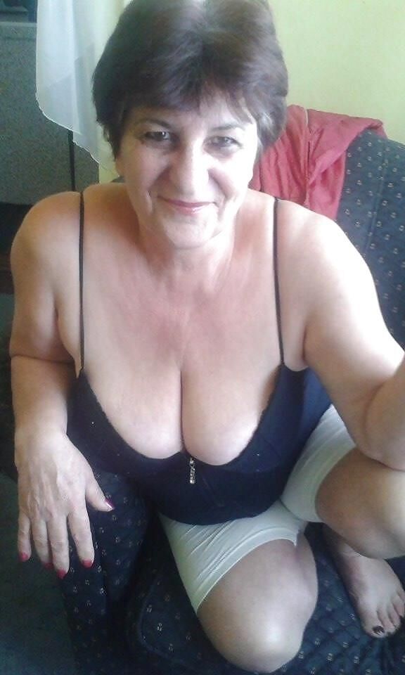 BUSTY GRANNY