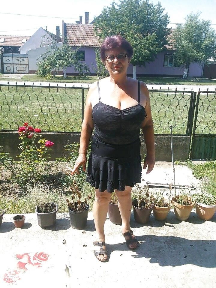 BUSTY GRANNY
