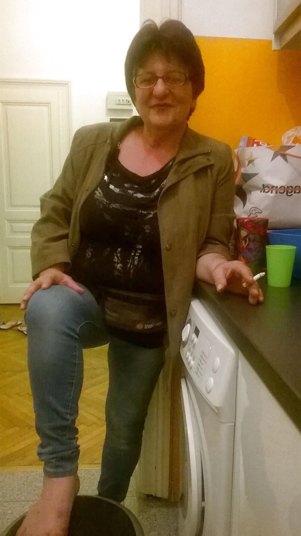 BUSTY GRANNY