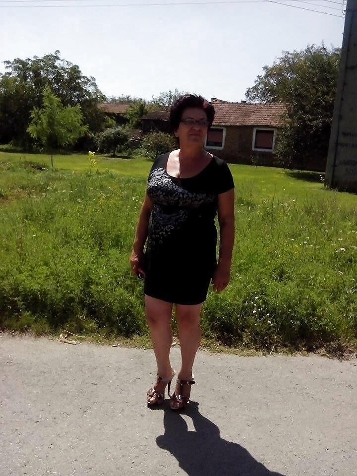 BUSTY GRANNY