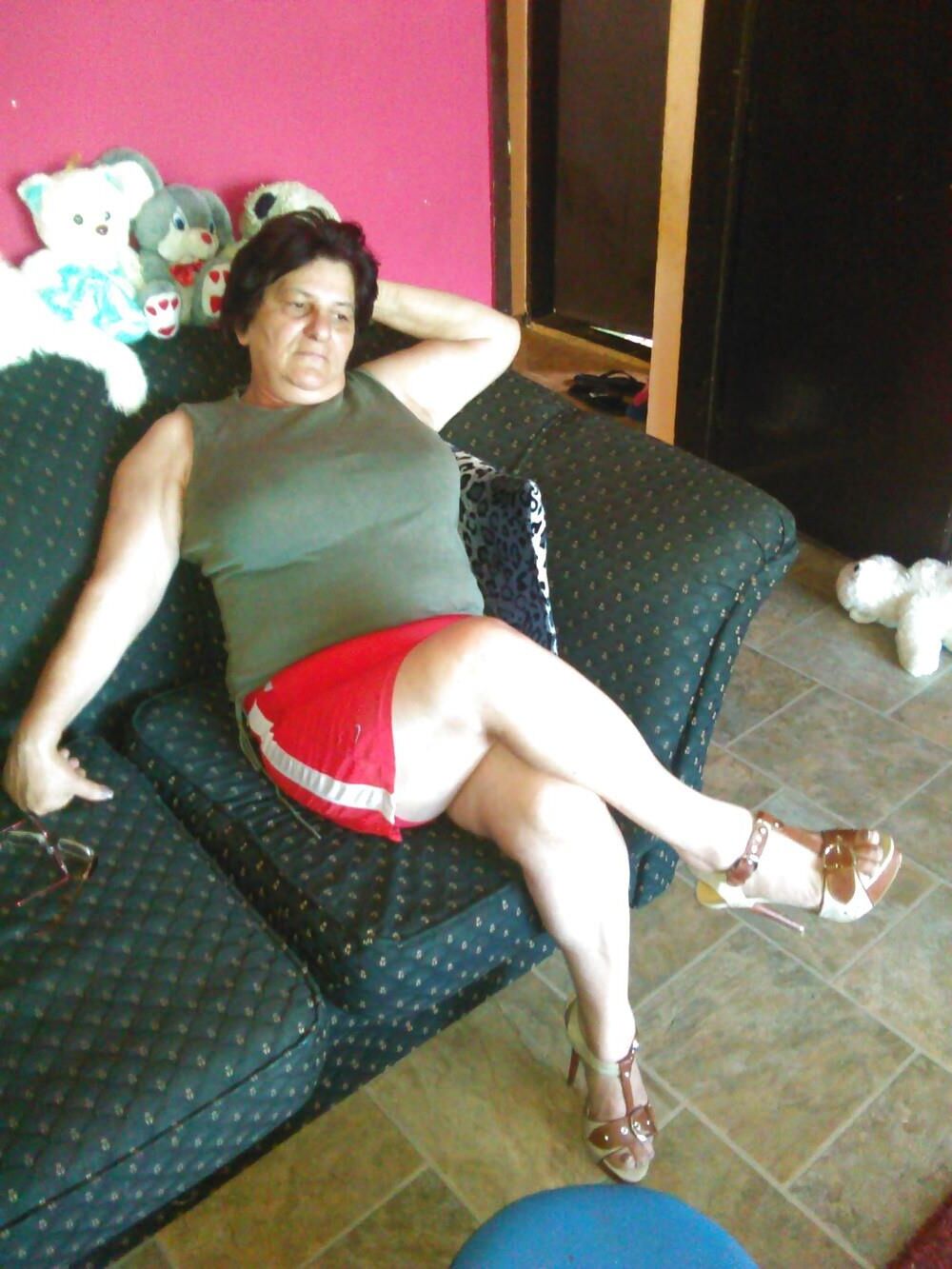 BUSTY GRANNY