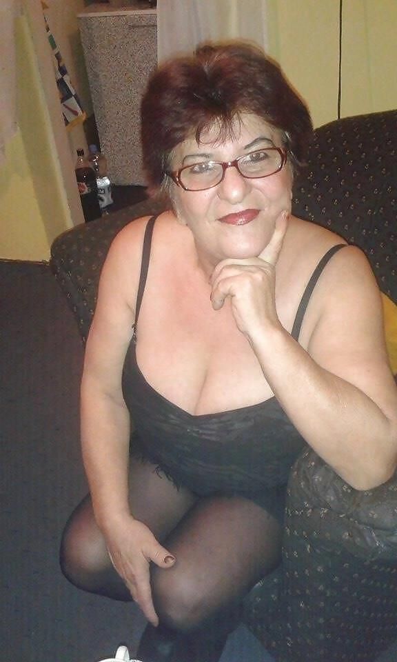 BUSTY GRANNY