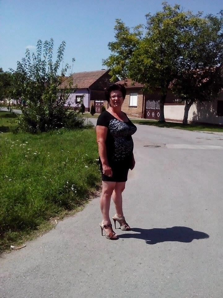 BUSTY GRANNY