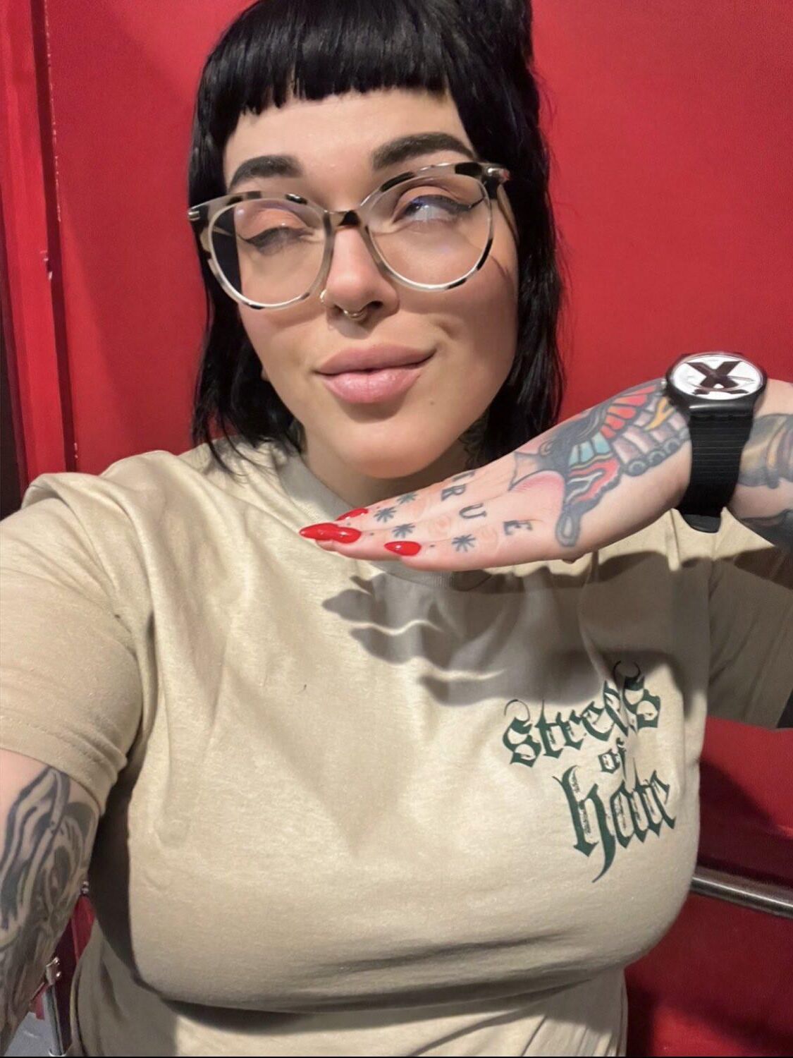 Bimbo Big Ass Big Boobs Tattooed Gorgeous Anal Girl With Glasses