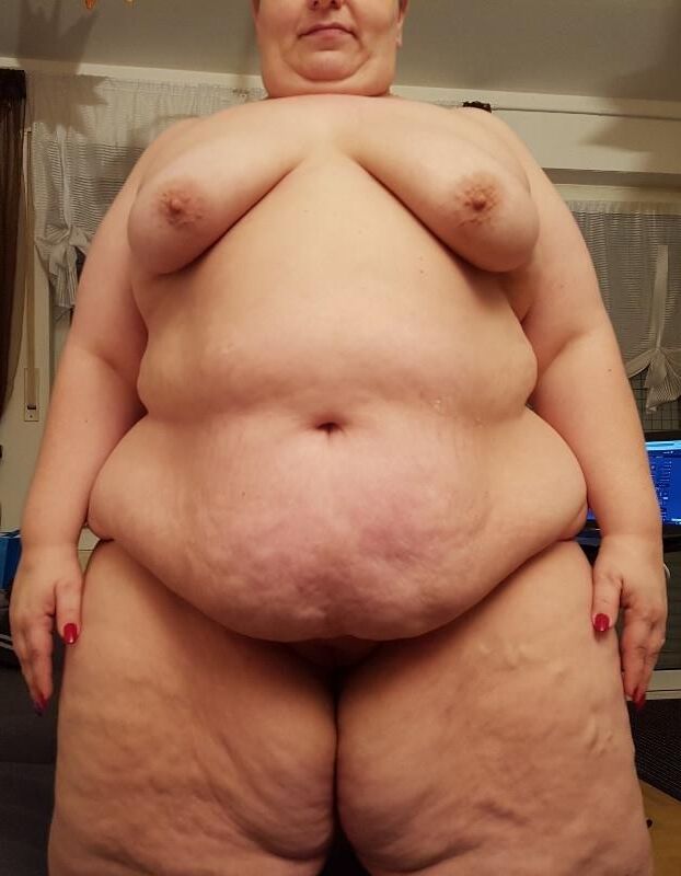 German KG MILF shows that fat body naked